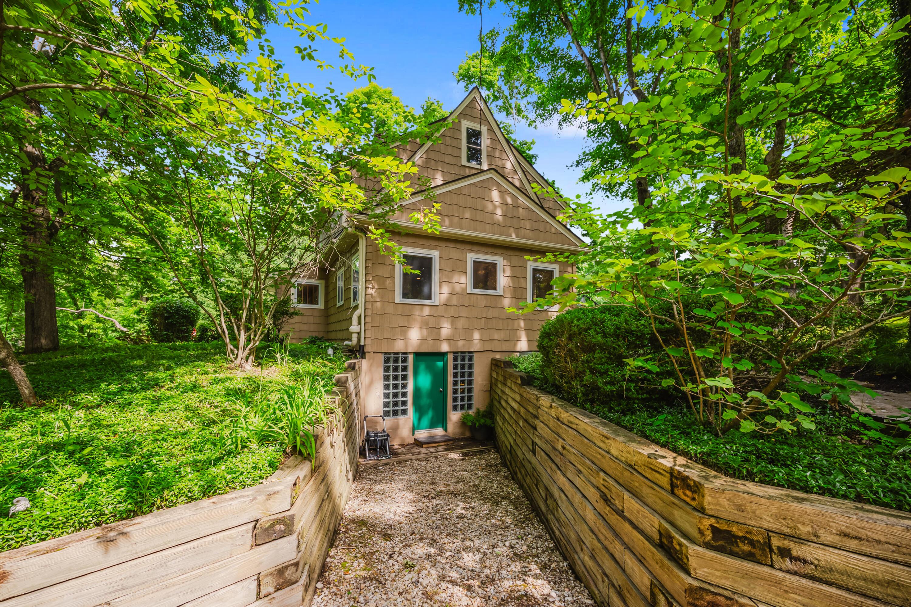 8289 Olentangy River Road Columbus, OH 43235 - Photo 5 of 71