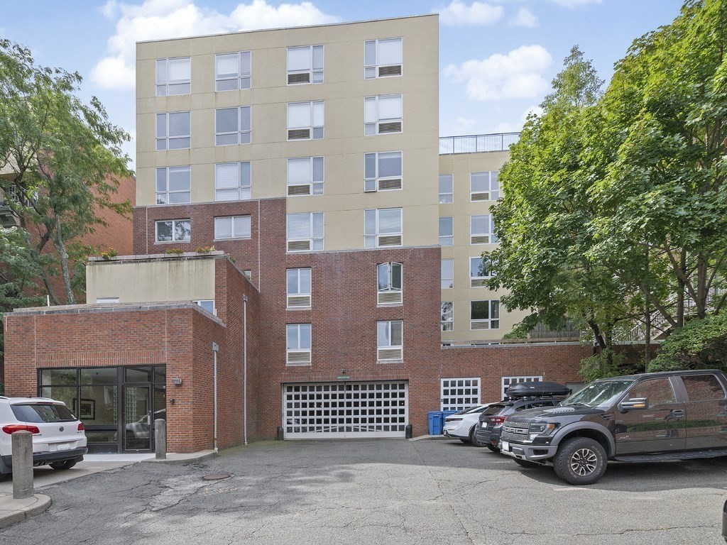 66 Winchester Street, Unit 101 Brookline, MA 02446 - Photo 3 of 25