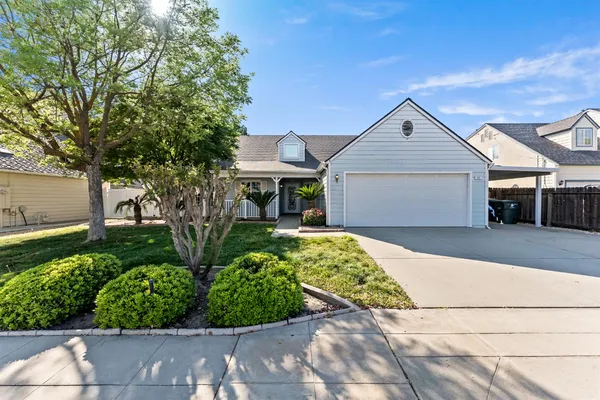 $550,000 | 22 North Bliss Avenue, Clovis, CA 93611