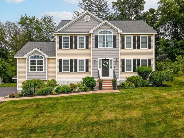 $1,239,000 | 61 Saddle Road, Dracut, MA 01826