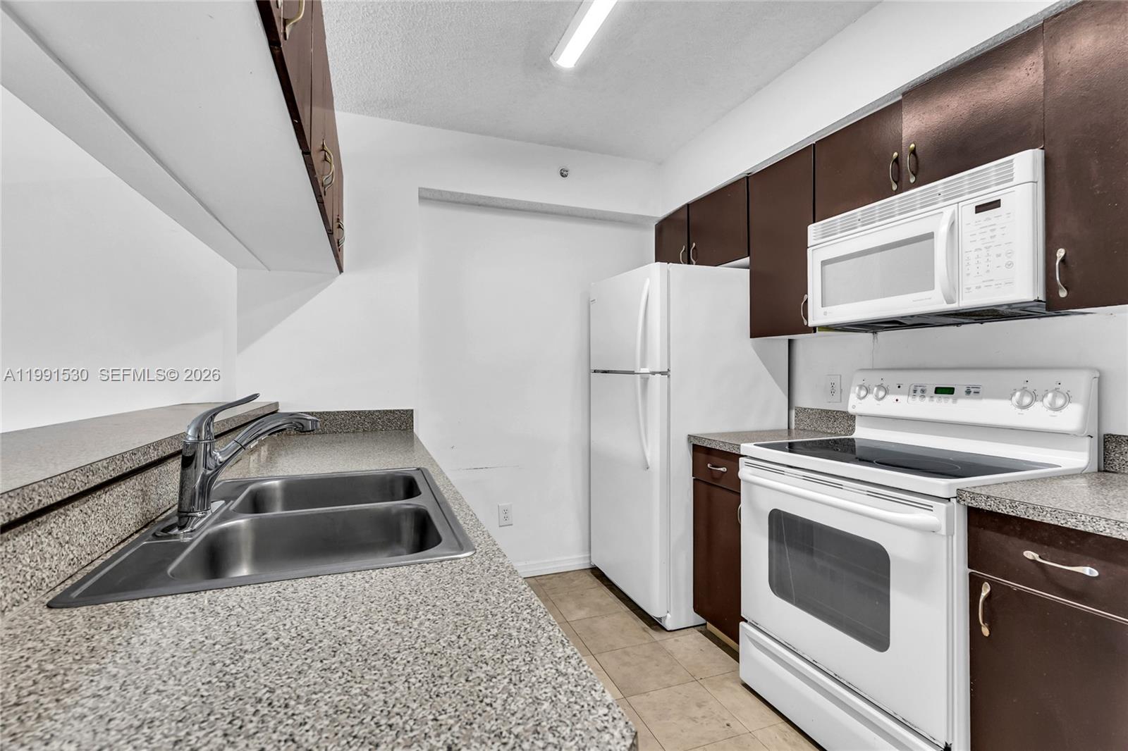 470 South Park Road, Unit 7204 Hollywood, FL 33021 - Photo 4 of 33