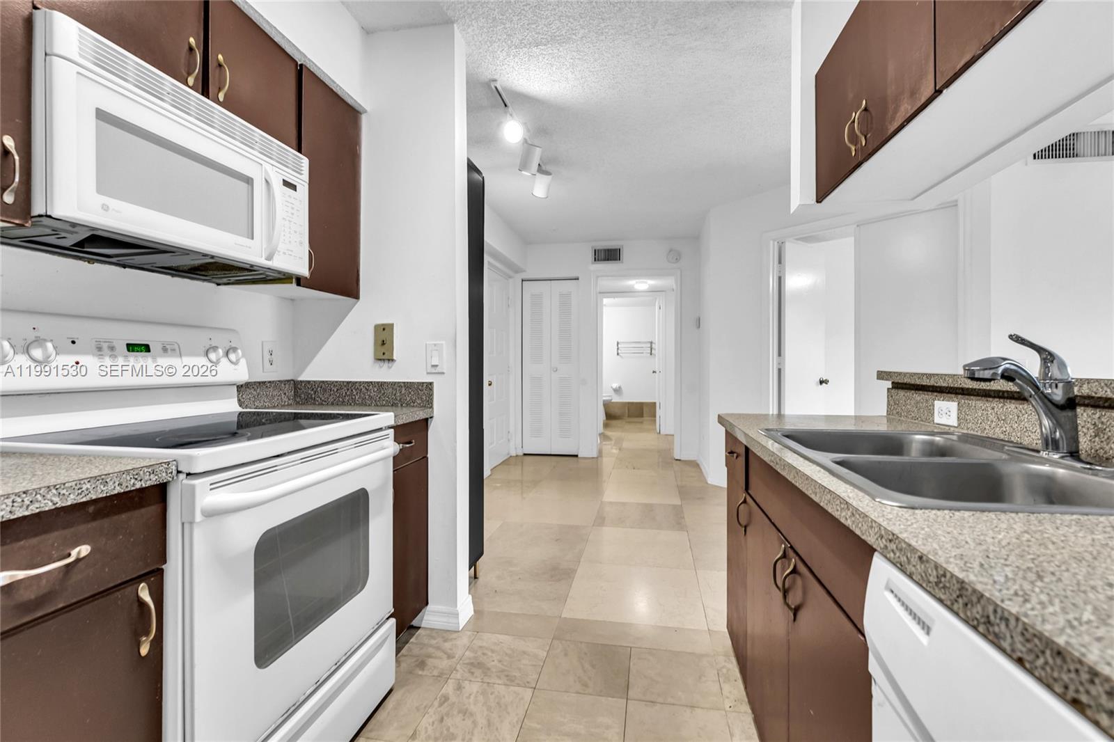 470 South Park Road, Unit 7204 Hollywood, FL 33021 - Photo 5 of 33