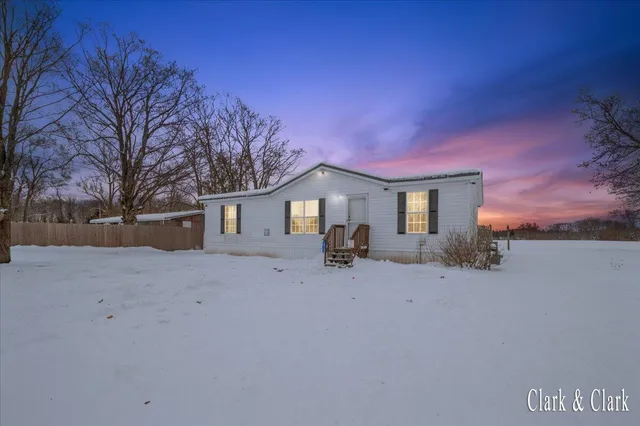 $149,900 | 15139 2nd Street, Howard City, MI 49329