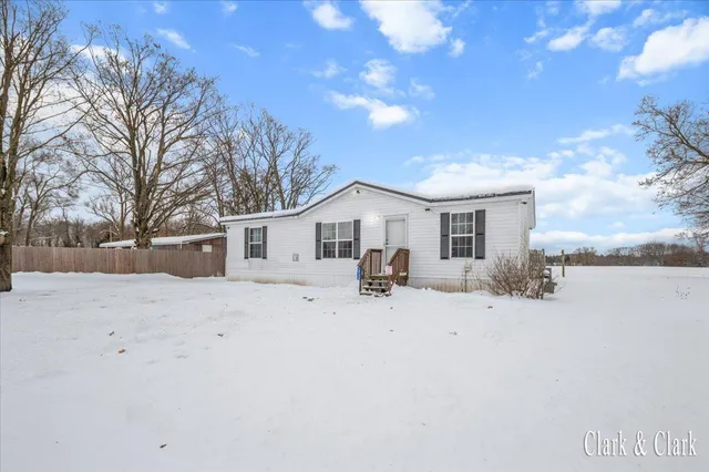 $149,900 | 15139 2nd Street, Howard City, MI 49329