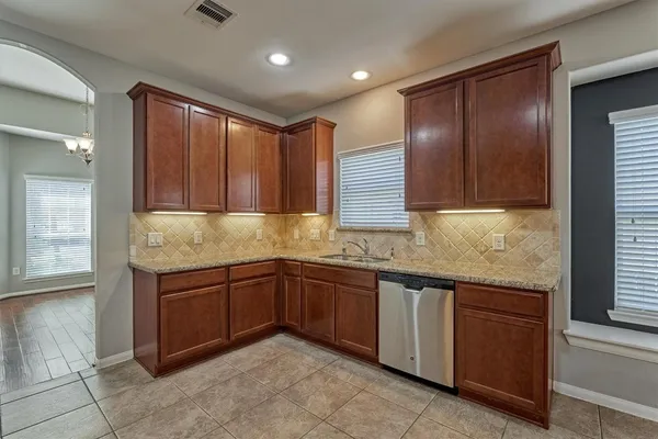 $2,100 | 10022 Elkwood Glen Lane, Tomball, TX 77375