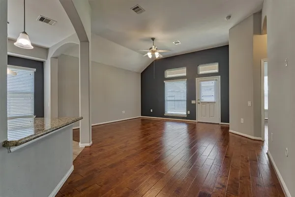 $2,100 | 10022 Elkwood Glen Lane, Tomball, TX 77375