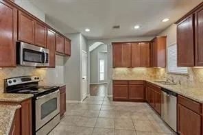 $2,100 | 10022 Elkwood Glen Lane, Tomball, TX 77375