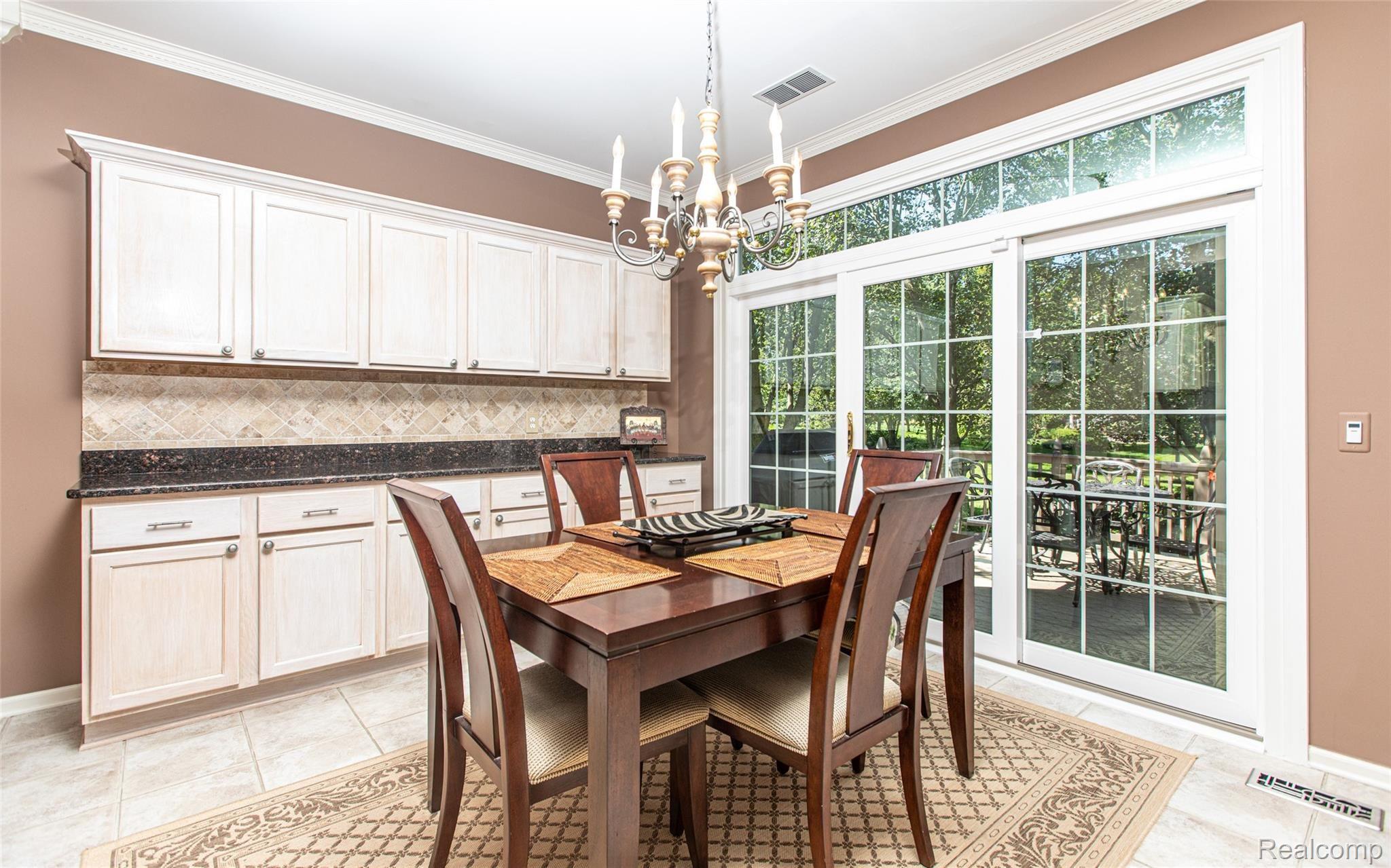 4124 Wincrest Lane Rochester, MI 48306 - Photo 14 of 39 Eat-in Kitchen with sliding glass door.