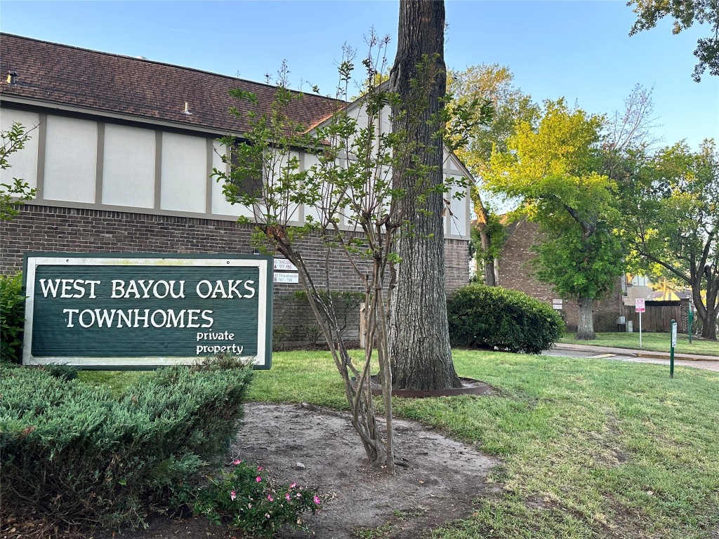 840 Threadneedle Street, Unit 199 Houston, TX 77079 - Photo 2 of 36 a sign on the side of the building