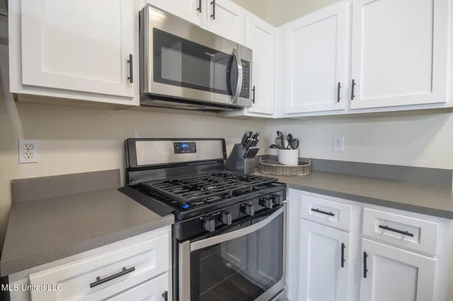$2,100 | 2252 Beach Drive, Unit 203, Gulfport, MS 39507