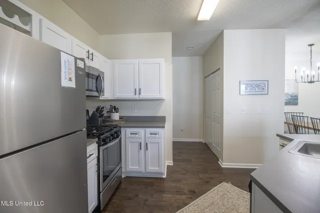 $2,100 | 2252 Beach Drive, Unit 203, Gulfport, MS 39507