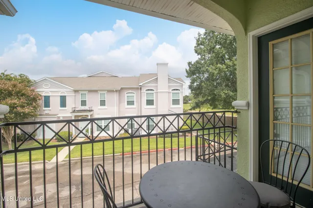 $2,100 | 2252 Beach Drive, Unit 203, Gulfport, MS 39507
