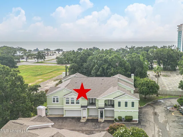 $2,100 | 2252 Beach Drive, Unit 203, Gulfport, MS 39507