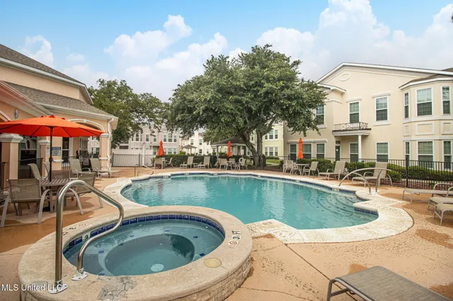 $2,100 | 2252 Beach Drive, Unit 203, Gulfport, MS 39507