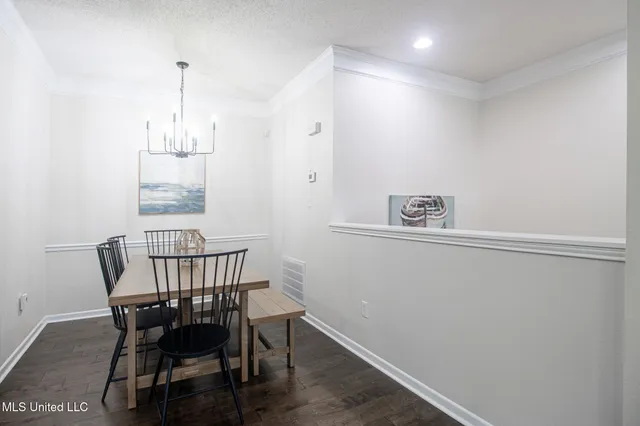 $2,100 | 2252 Beach Drive, Unit 203, Gulfport, MS 39507