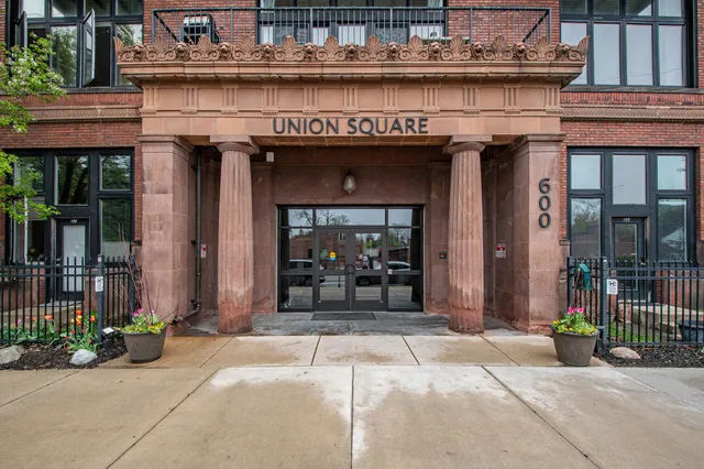 $225,000 | 600 Broadway Avenue Northwest, Unit 234, Grand Rapids, MI 49504