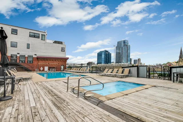 $225,000 | 600 Broadway Avenue Northwest, Unit 234, Grand Rapids, MI 49504