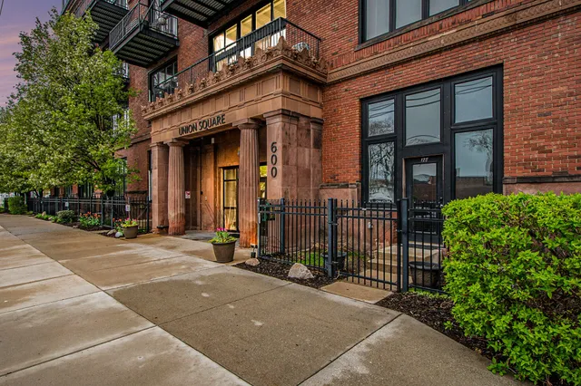 $225,000 | 600 Broadway Avenue Northwest, Unit 234, Grand Rapids, MI 49504