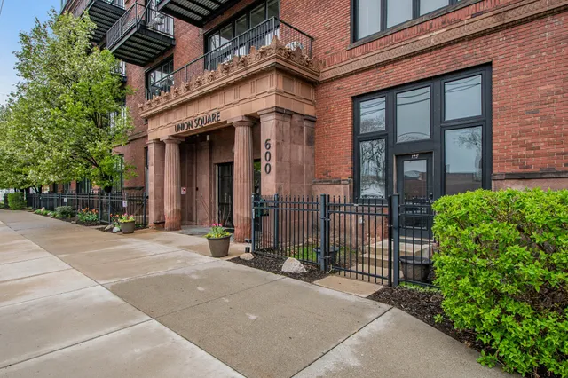 $225,000 | 600 Broadway Avenue Northwest, Unit 234, Grand Rapids, MI 49504