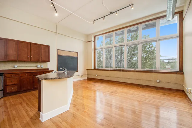 $225,000 | 600 Broadway Avenue Northwest, Unit 234, Grand Rapids, MI 49504