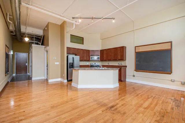 $225,000 | 600 Broadway Avenue Northwest, Unit 234, Grand Rapids, MI 49504