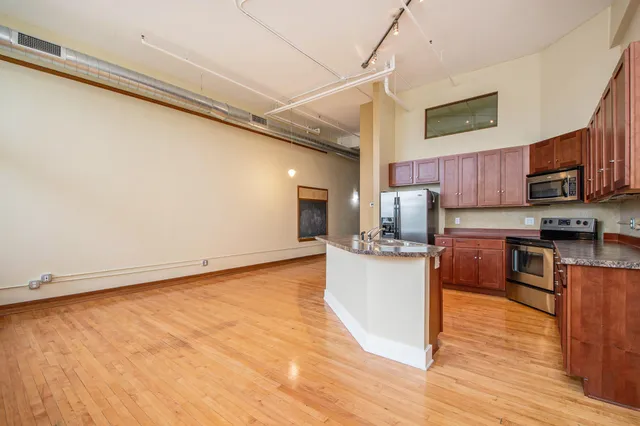 $225,000 | 600 Broadway Avenue Northwest, Unit 234, Grand Rapids, MI 49504