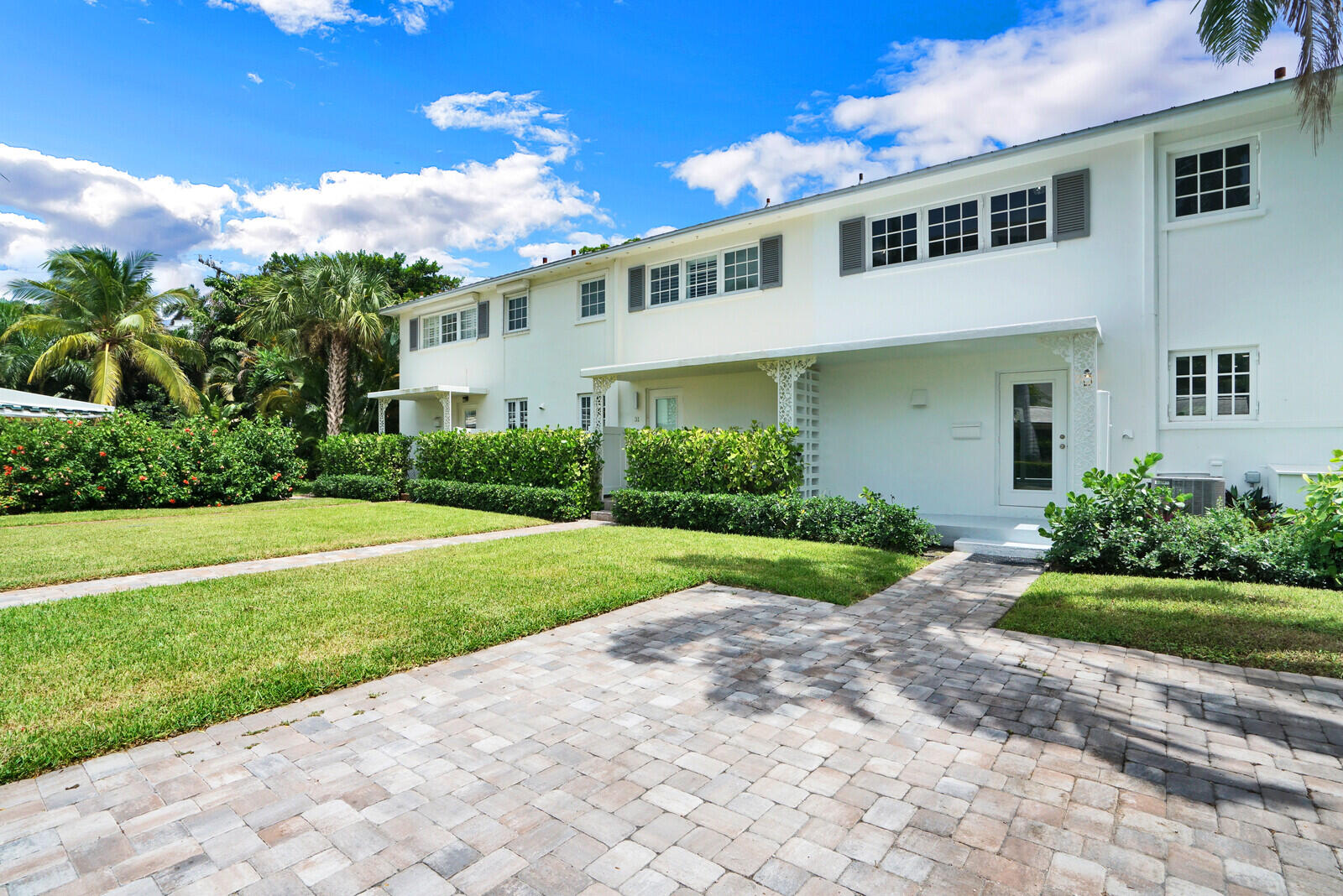 29 E Road Delray Beach, FL 33483 - Photo 1 of 34 a front view of a house with garden