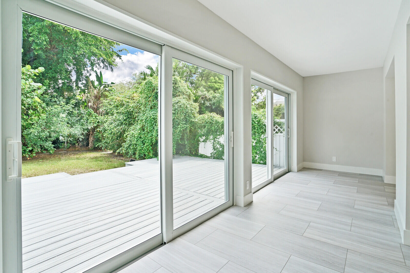 29 E Road Delray Beach, FL 33483 - Photo 13 of 34 a view of a room that has a bed in it