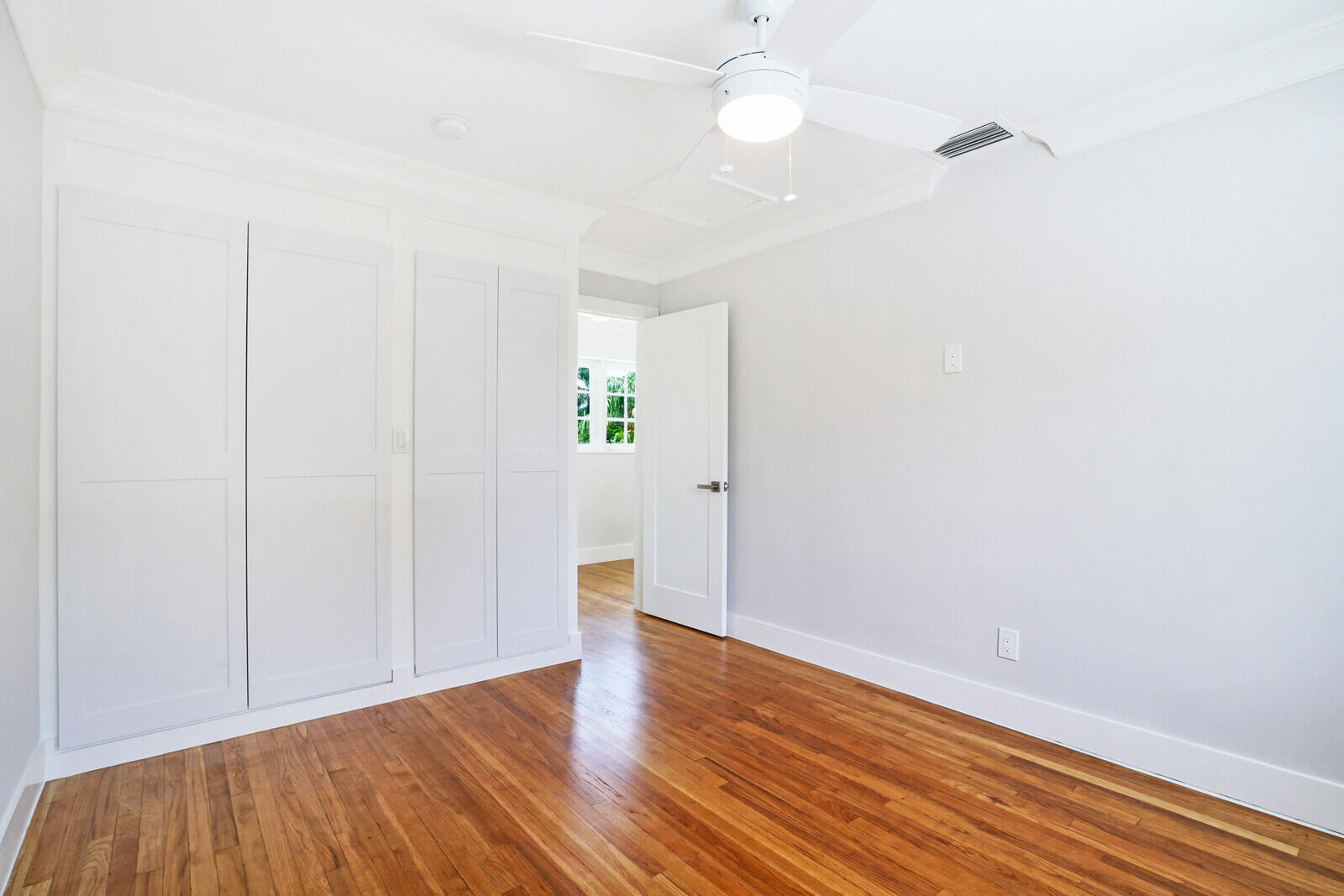 29 E Road Delray Beach, FL 33483 - Photo 21 of 34 a view of an empty room with wooden floor