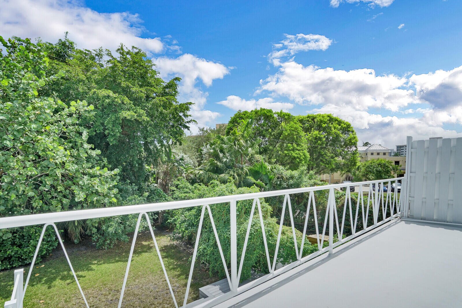 29 E Road Delray Beach, FL 33483 - Photo 24 of 34 a view of a balcony