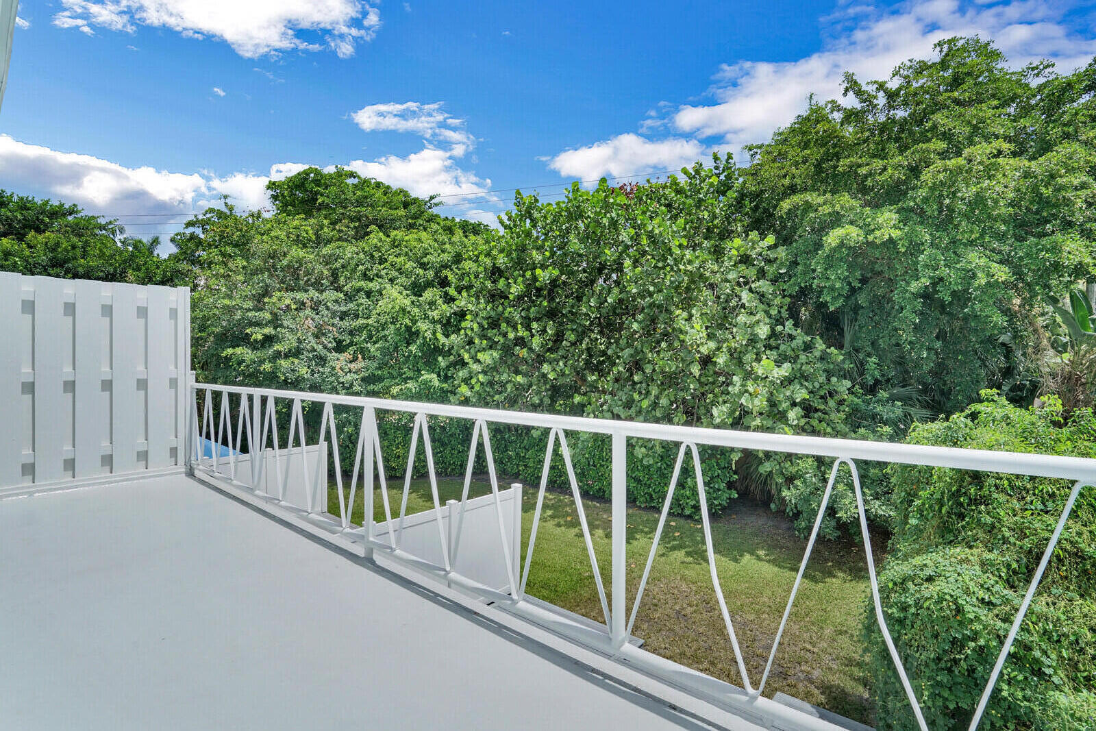 29 E Road Delray Beach, FL 33483 - Photo 27 of 34 a view of a balcony