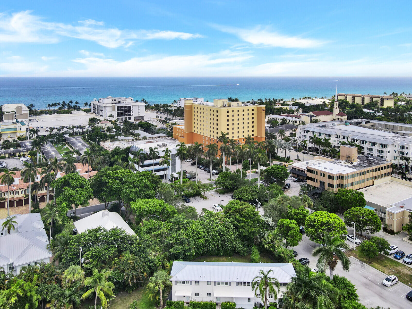 29 E Road Delray Beach, FL 33483 - Photo 3 of 34 a view of a city