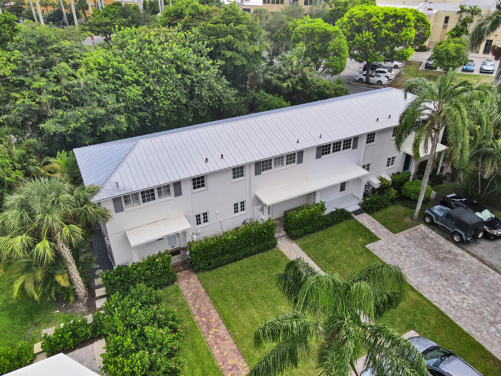 29 E Road Delray Beach, FL 33483 - Photo 33 of 34 an aerial view of a house with garden