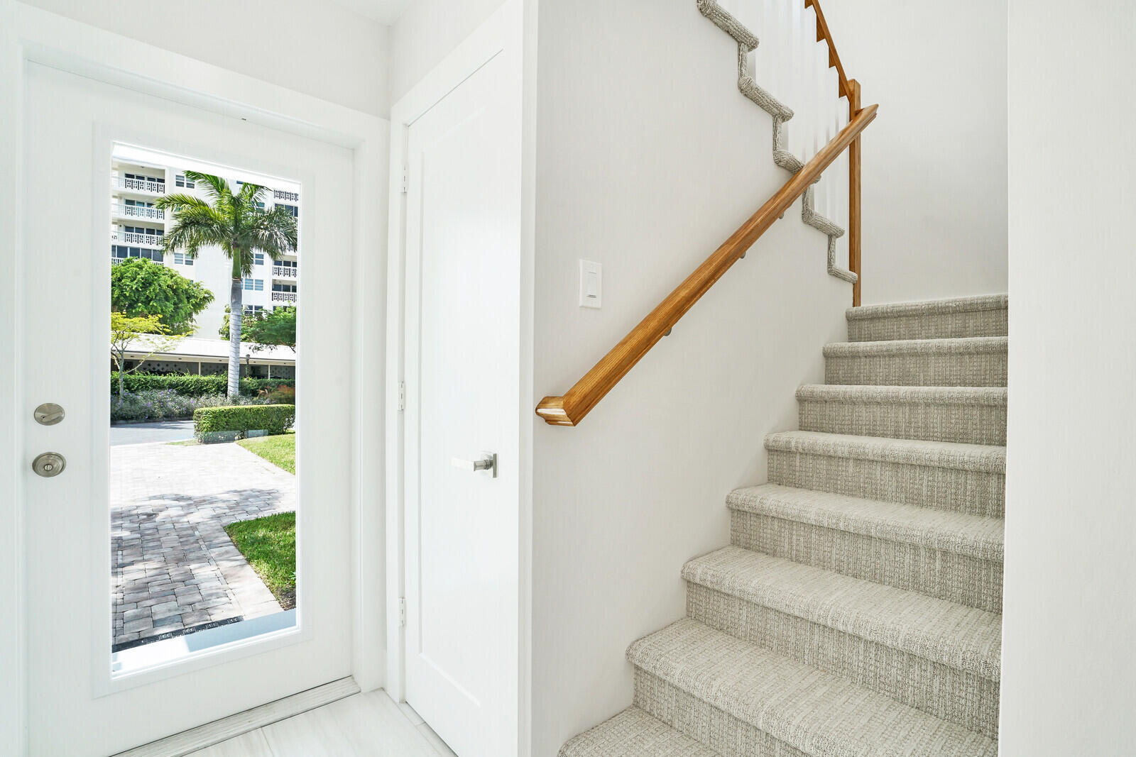 29 E Road Delray Beach, FL 33483 - Photo 6 of 34 a view of entryway