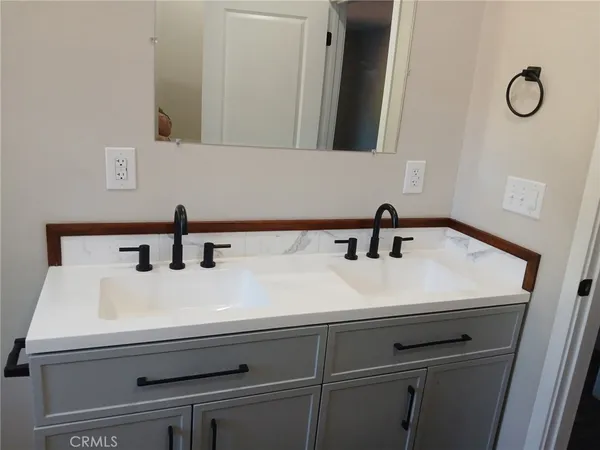 a close view of sink and tap