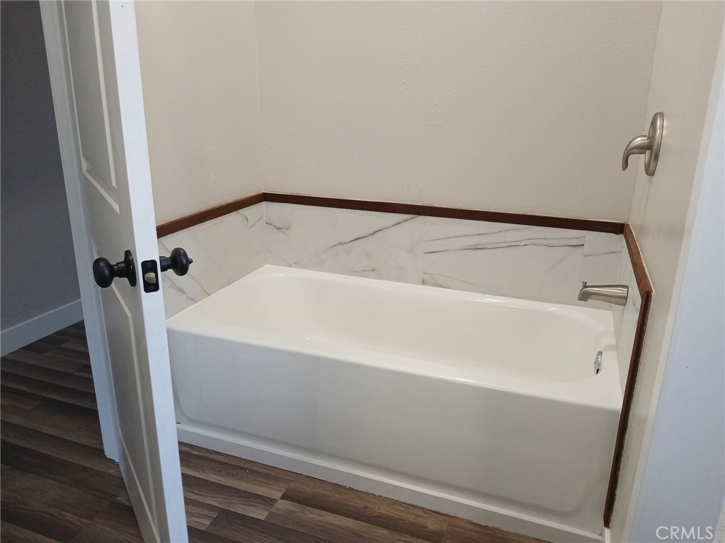 14014 Creston Road Magalia, CA 95954 - Photo 20 of 30 a bathroom with a bathtub