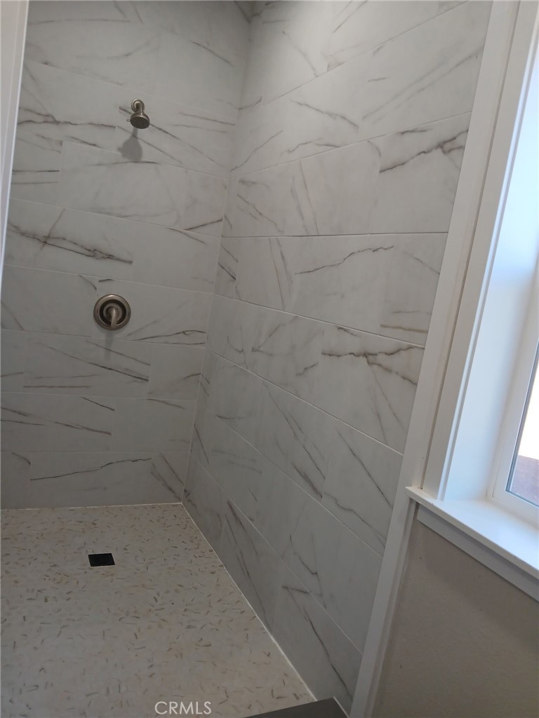 14014 Creston Road Magalia, CA 95954 - Photo 22 of 30 a bathroom with a shower