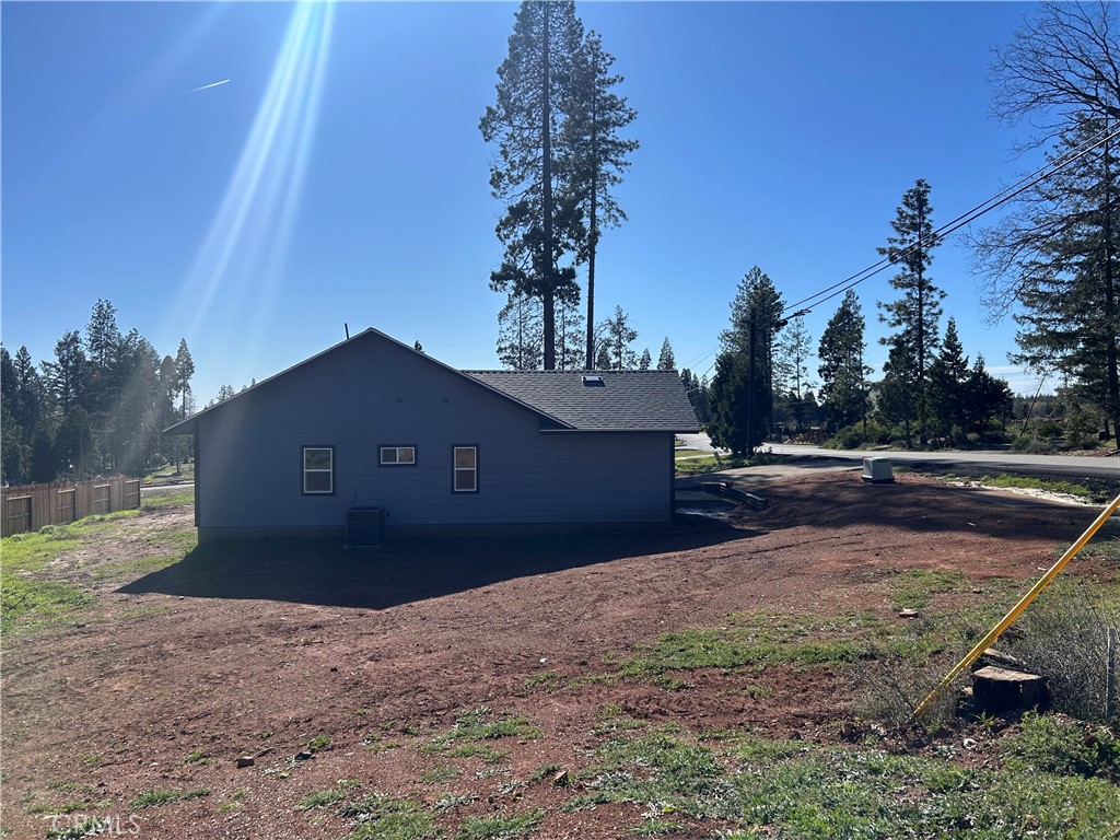 14014 Creston Road Magalia, CA 95954 - Photo 7 of 30 a view of a backyard of the house