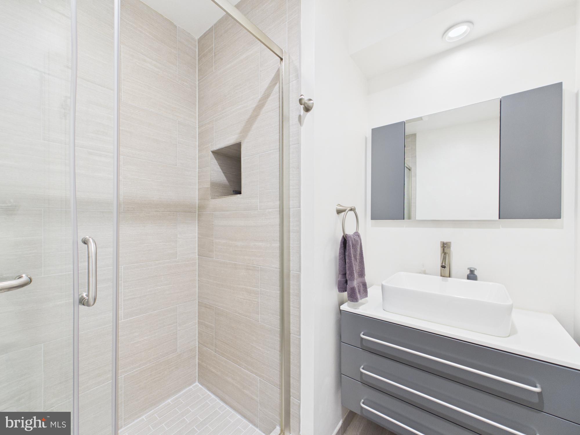 8714 Old Courthouse Road Vienna, VA 22182 - Photo 27 of 39 Updated full bathroom