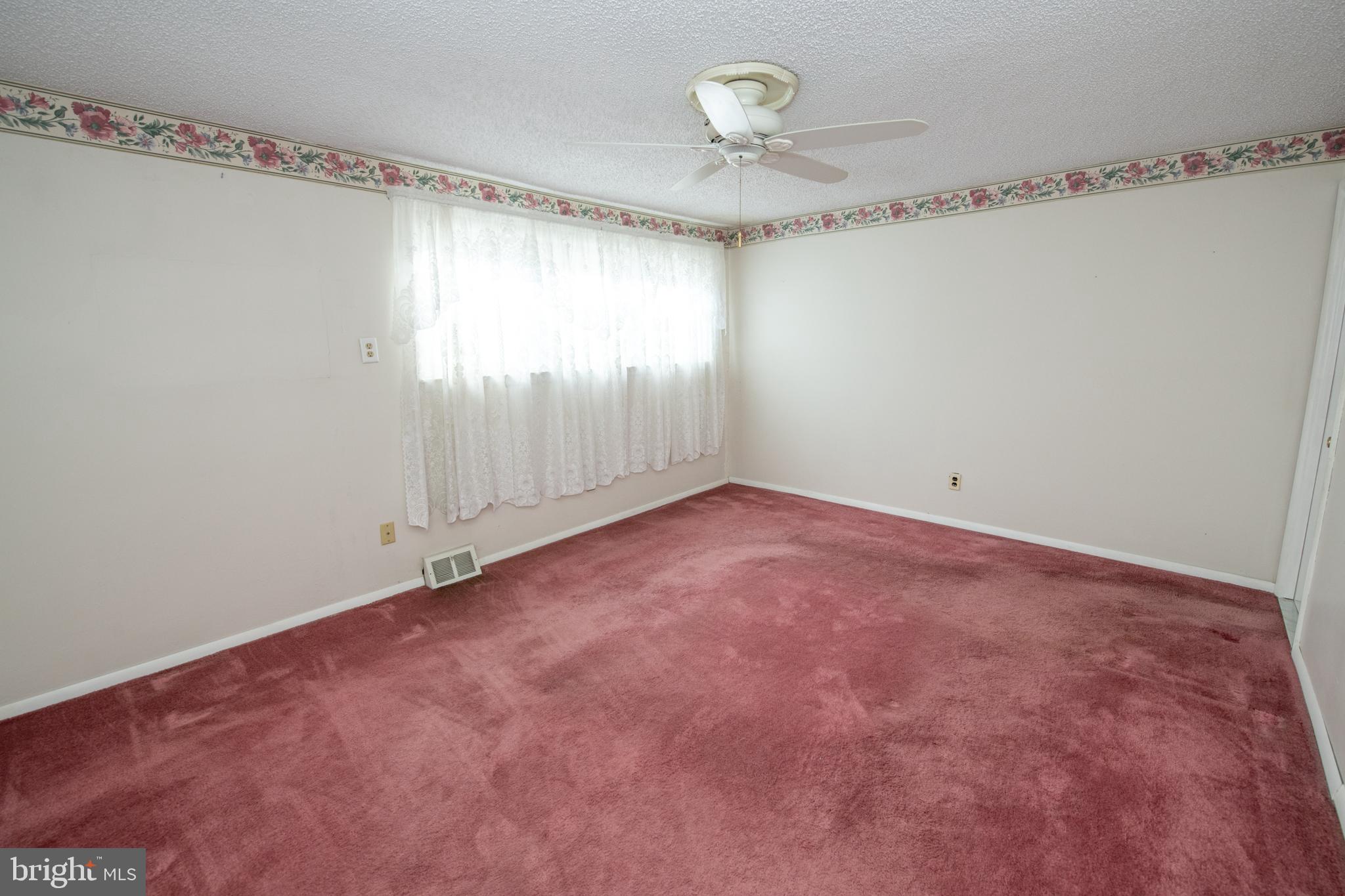 12661 Biscayne Drive Philadelphia, PA 19154 - Photo 17 of 36