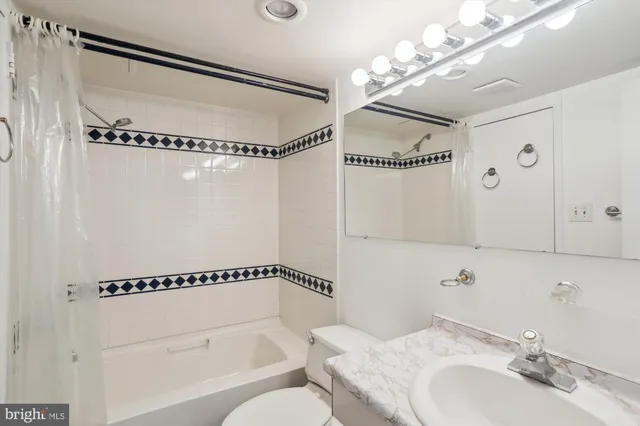 a view of outdoor space yard and porch