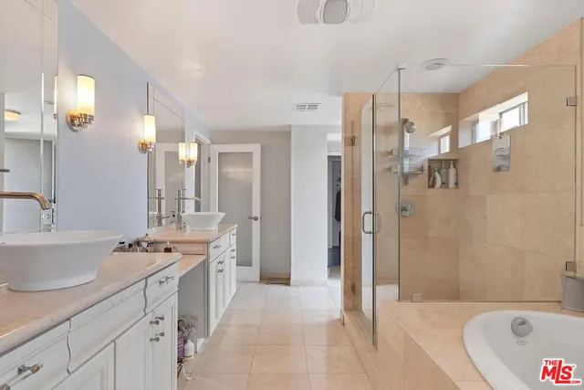 a bathroom with a toilet