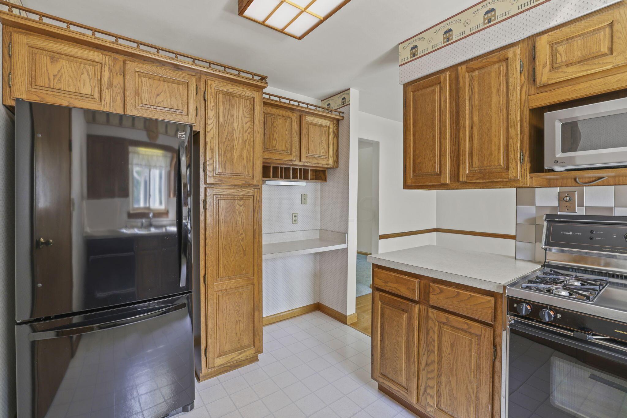 702 Sherwick Road Newark, OH 43055 - Photo 16 of 54 Kitchen