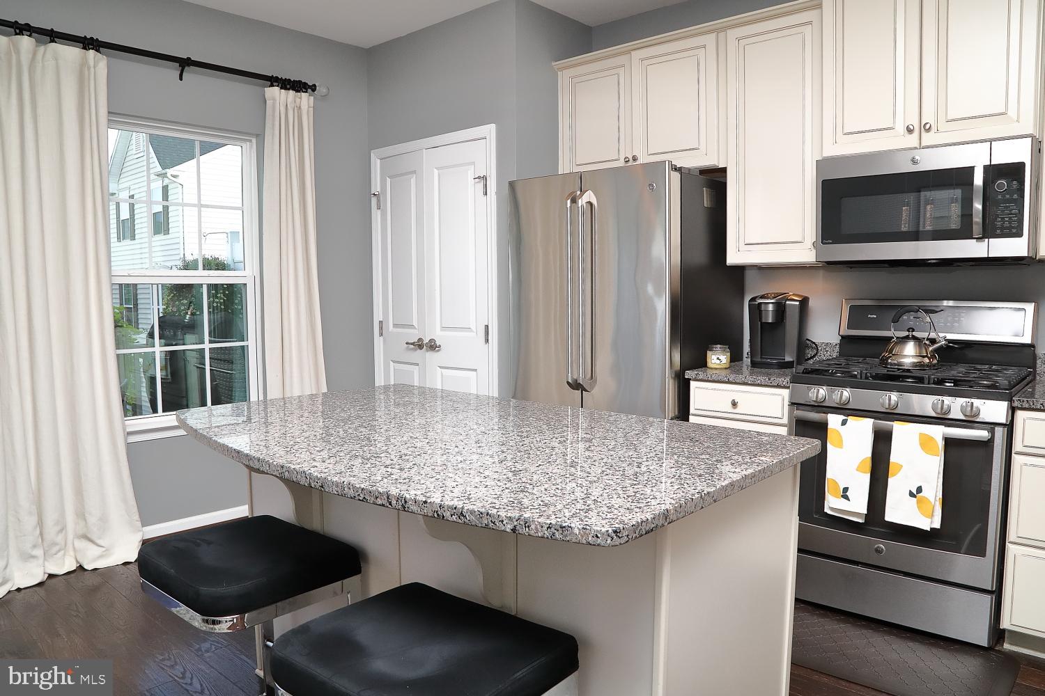 629 Washington Square Spring City, PA 19475 - Photo 6 of 39 Gallery Image 6