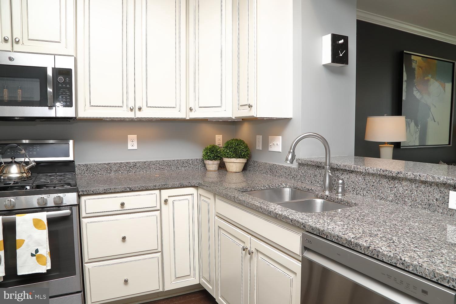 629 Washington Square Spring City, PA 19475 - Photo 8 of 39 Gallery Image 8