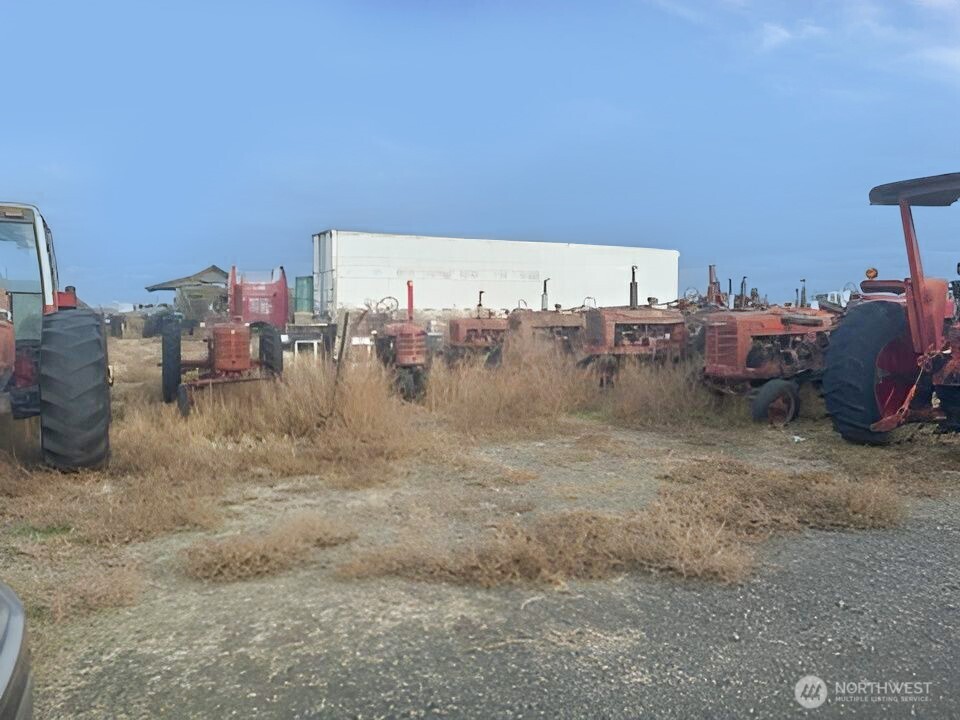 9973 Se Road South Warden, WA 98857 - Photo 7 of 8 a view of a terrace with a city view