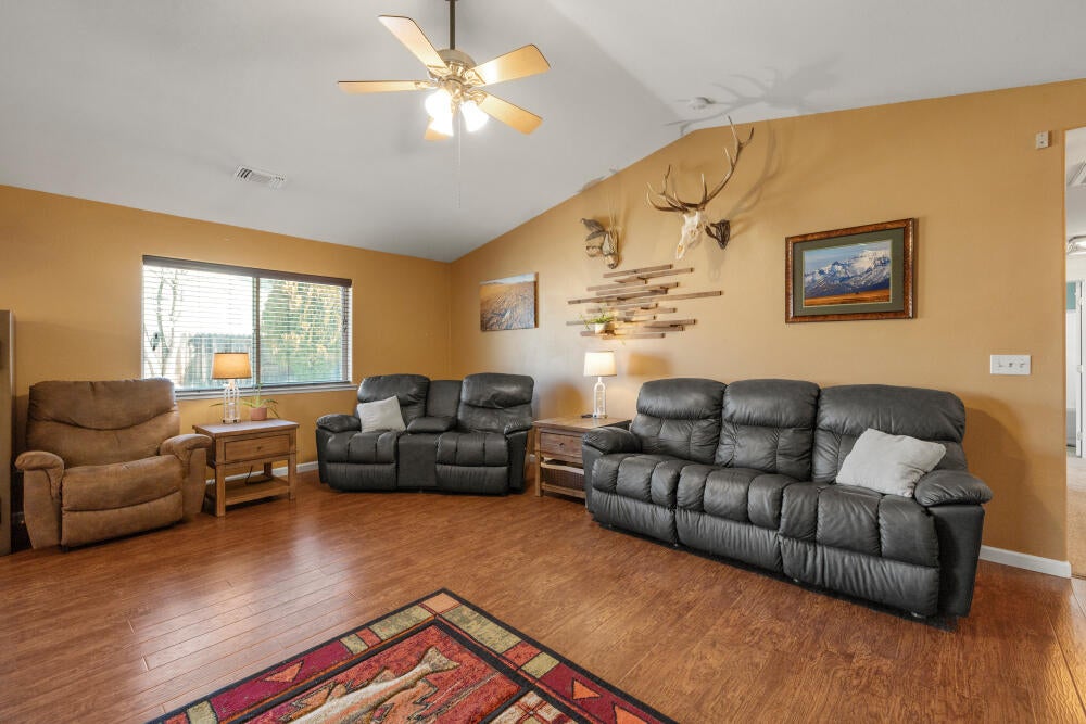 7229 Ruth Drive Klamath Falls, OR 97603 - Photo 13 of 47 7229RuthDr-25