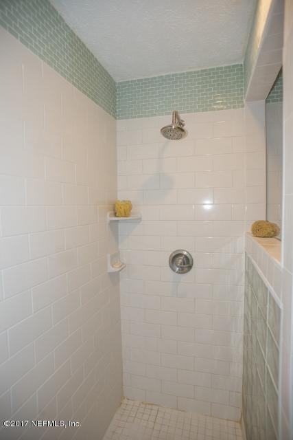 275 Jellison Road St. Augustine, FL 32080 - Photo 20 of 37 a bathroom with a shower