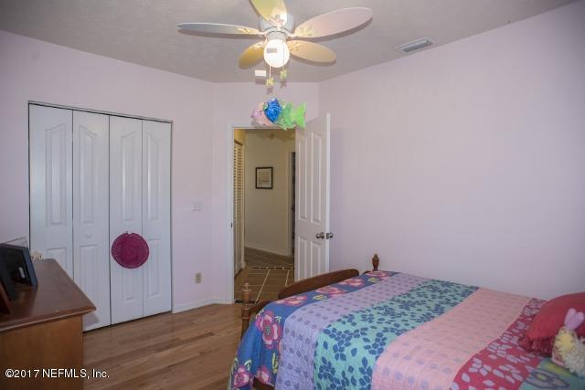 275 Jellison Road St. Augustine, FL 32080 - Photo 25 of 37 a bedroom with a bed and a window
