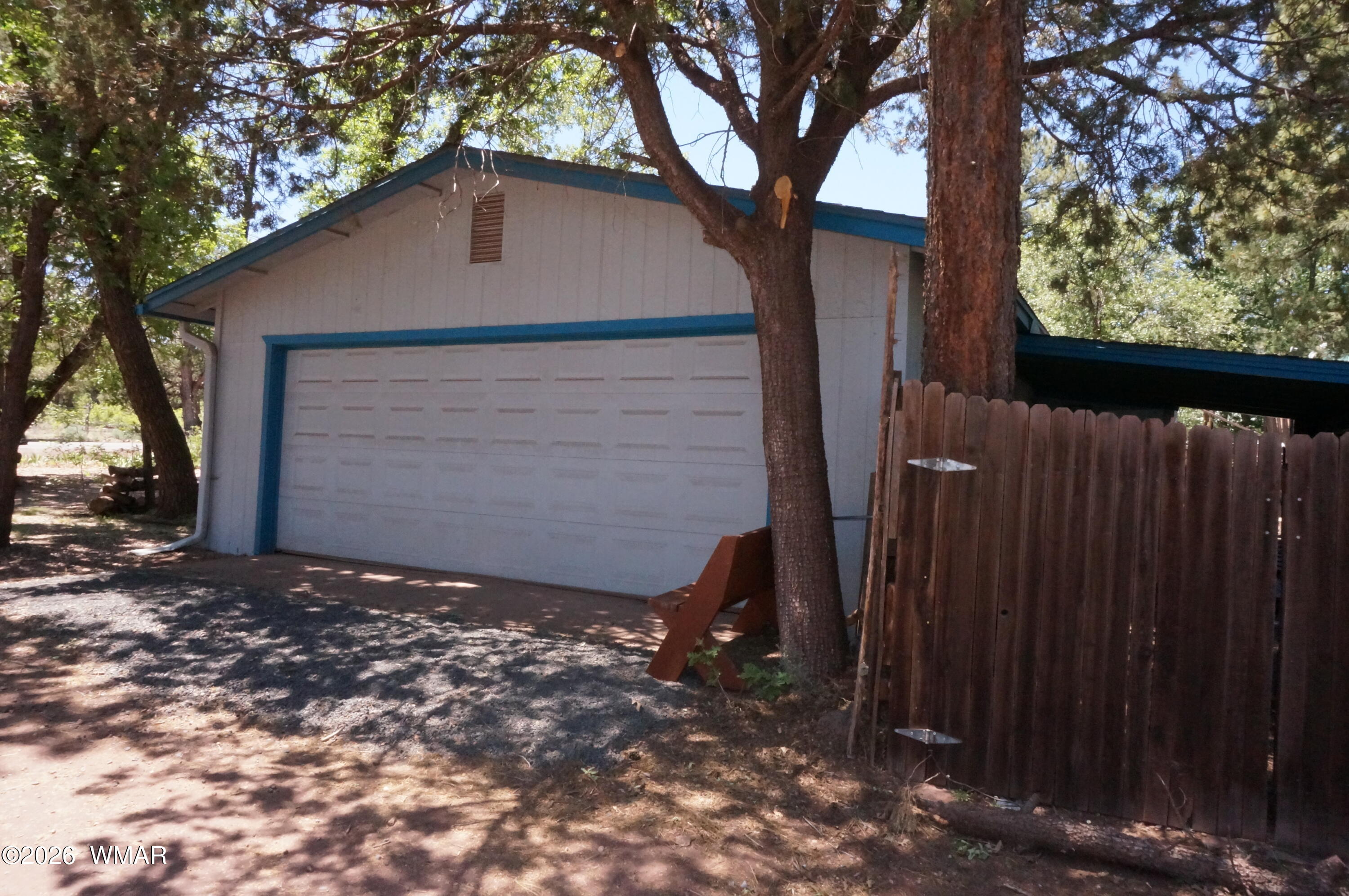 6066 Wagon Wheel Road Lakeside, AZ 85929 - Photo 24 of 32 a front view of a house with a yard